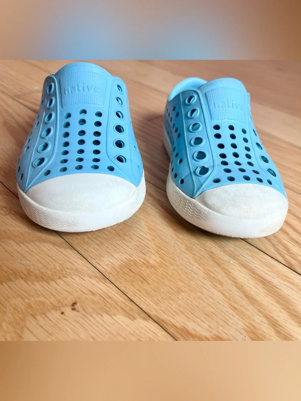 Native Kids Slip-On Water Shoes in Aqua Blue with White Toe Size 5T